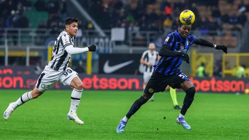 Inter de Milão e Como duelam nesta segunda-feira (23) pelo Italiano