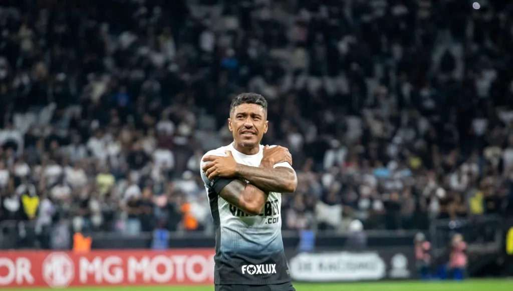 Paulinho em seu último jogo com a camisa do Corinthians (IMAGO / Fotoarena)