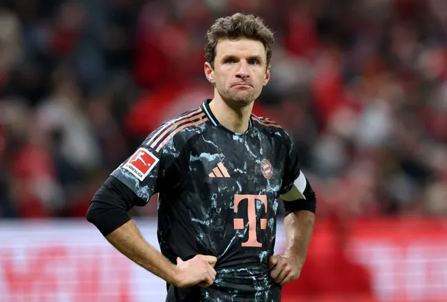 Thomas Müller, aacante do Bayern de Munique em campo - (Photo by Alexander Hassenstein/Getty Images)