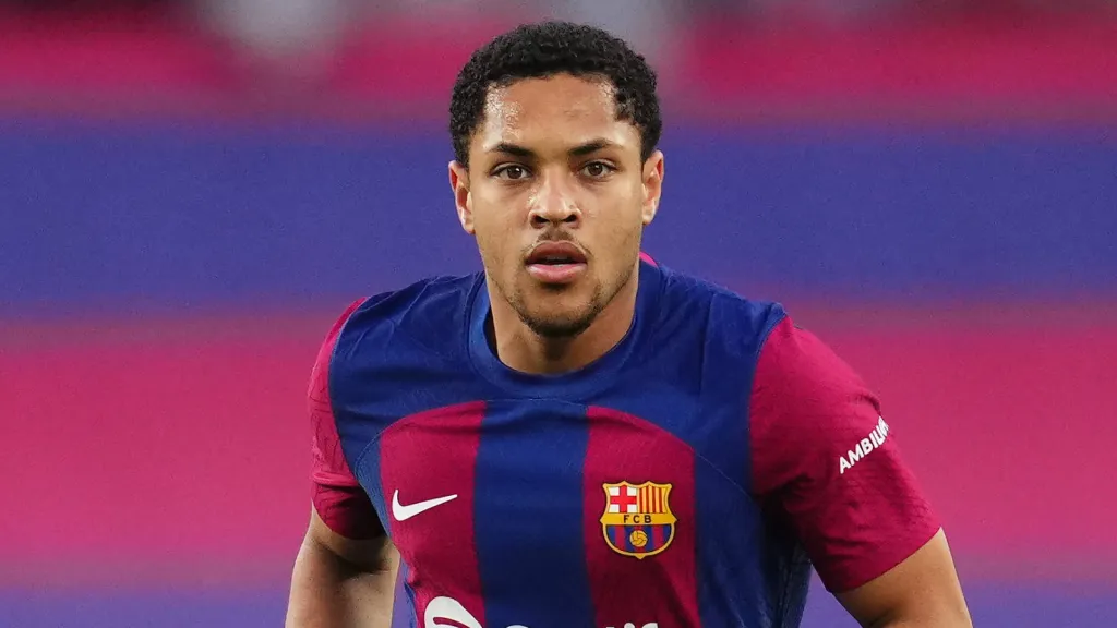 Vitor Roque com a camisa do Barcelona (IMAGO / Pressinphoto)