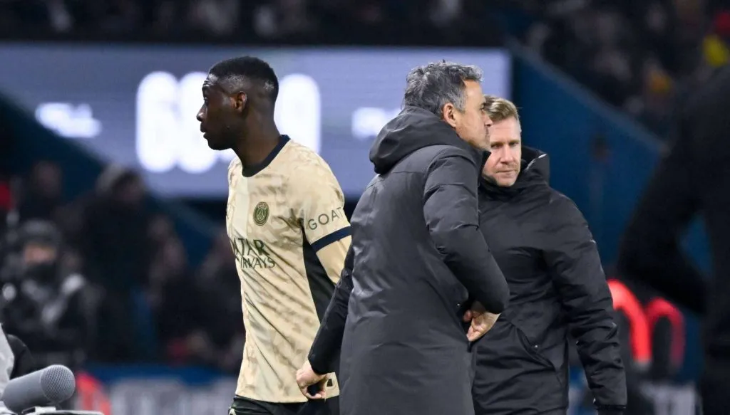 Luis Enrique e Kolo Muani em uma partida do PSG (IMAGO / PanoramiC)