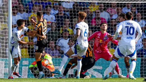 O Manchester United está buscando reforçar a posição de goleiro com a contratação de Illan Meslier, do Leeds United, para aumentar a competição interna e garantir um segundo goleiro de qualidade, que possa desafiar Andre Onana. (Foto: IMAGO / Pro Sports Images)