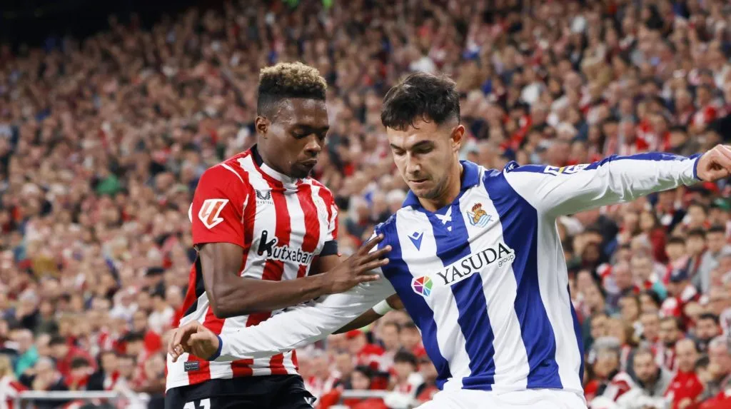 Zubimendi em disputa com Djaló no clássico basco entre Real Sociedad x Athletic Bilbao (IMAGO / AFLOSPORT)