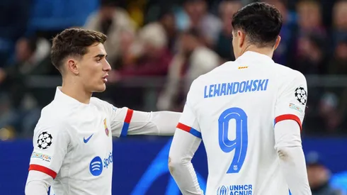 Gavi protagonizou um episódio marcante no último confronto entre Barcelona e Atlético de Madrid ao cobrar maior intensidade de Robert Lewandowski durante a partida. (Foto: IMAGO / Eibner)