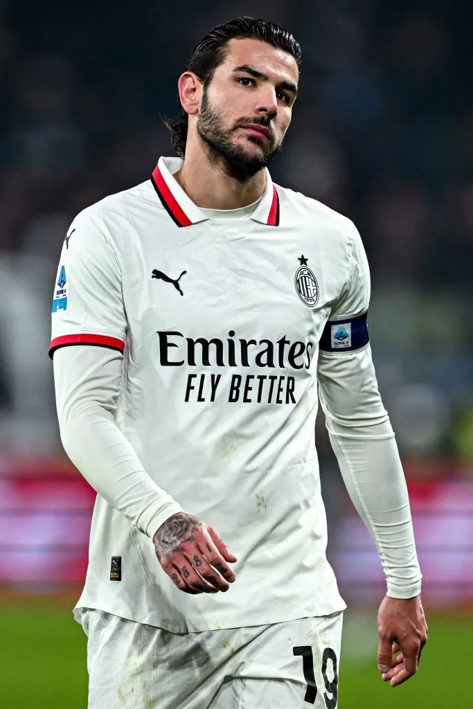 Theo Hernández vive climão no Milan. Foto: IMAGO /&nbsp;Gribaudi/ImagePhoto