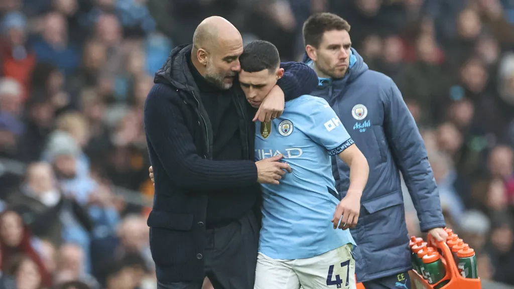 Pep Guardiola e Foden em partida do Manchester City (Foto: IMAGO / News Images)