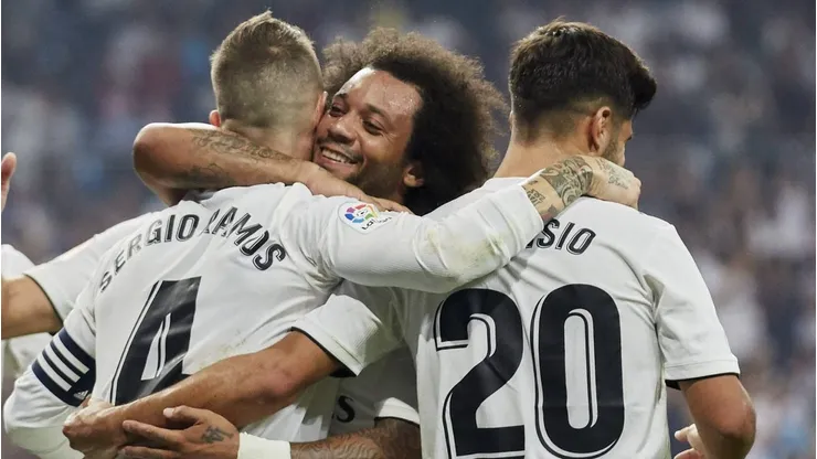 Jogadores do Real Madrid comemoram gol.