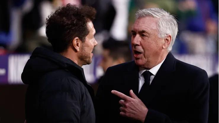 Carlo Ancelotti e Diego Simeone em Atlético de Madrid x Real Madrid.