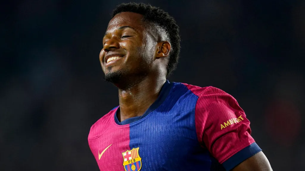 Ansu Fati durante partida vestindo a camisa do Barcelona (Foto: IMAGO / Pressinphoto)