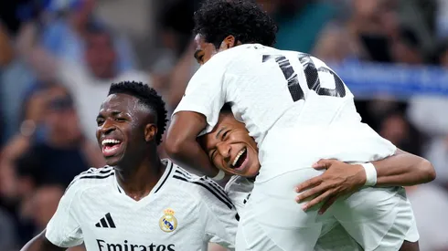 Vini Jr e Mbappé comemoram gol marcado.