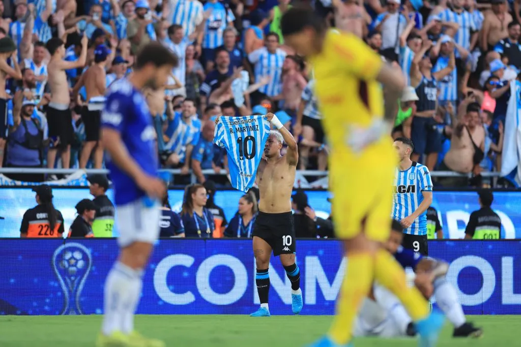 Roger Martínez comemora o gol marcado pelo Racing Club contra o Cruzeiro. (Photo by Buda Mendes/Getty Images)