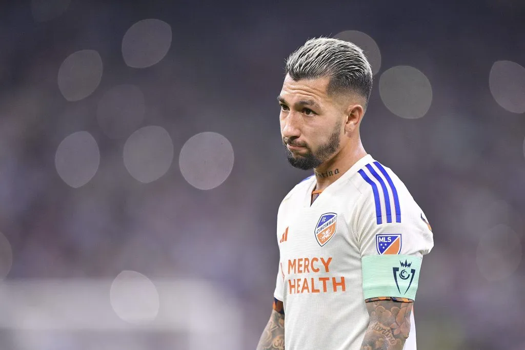 Acosta enfrentando o Monterrey (Photo by Azael Rodriguez/Getty Images)