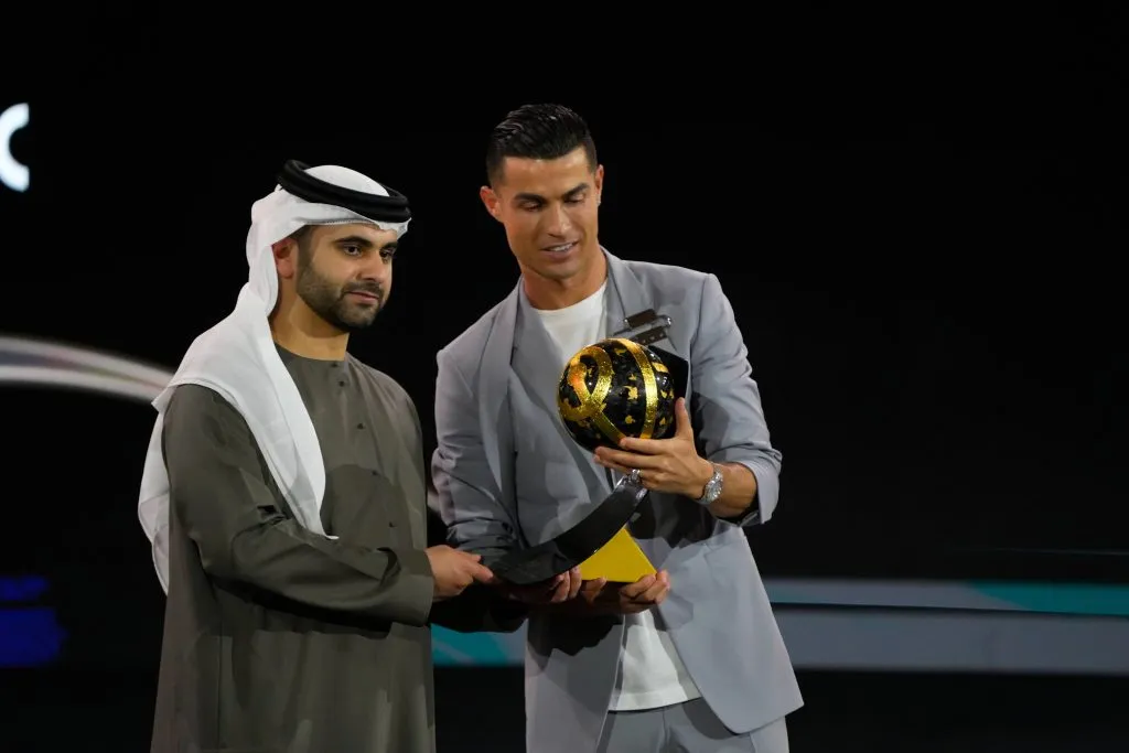 Cristiano Ronaldo recebe prêmio de melhor jogador em atividade no Oriente Médio. Ele citou Vini Jr, do Real Madrid, e a Bola de Ouro. Foto: IMAGO /&nbsp;Samuello Sports Images Gh