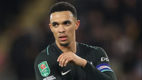 Trent Alexander-Arnold deve ficar no Liverpool (Photo by Michael Steele/Getty Images)