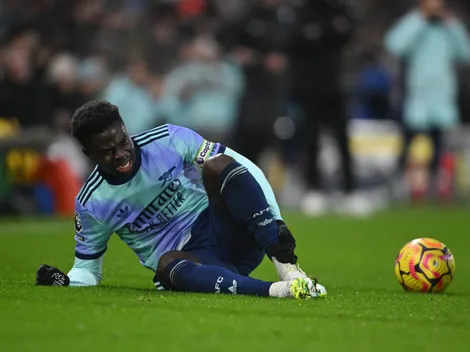 Bukayo Saka passa por cirurgia e desfalca Arsenal por mais de dois meses