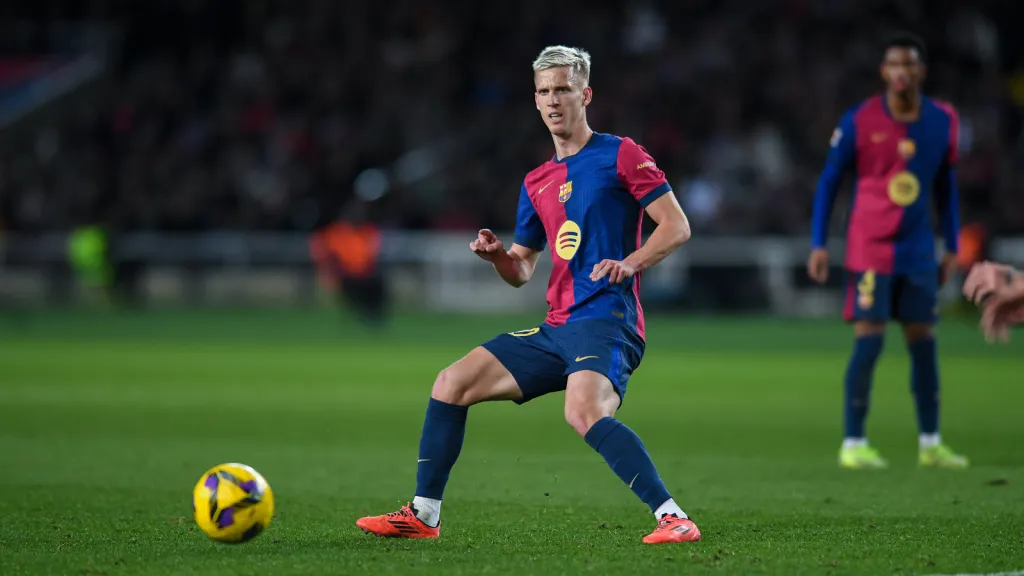 Dani Olmo em jogo do Barceona contra o Atlético de Madrid (Foto: IMAGO / Sergio Ros)