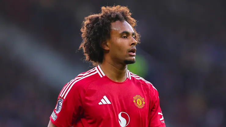 Joshua Zirkzee em partida contra o Bournemouth