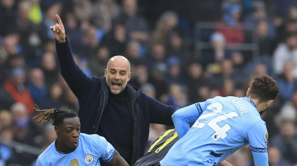 Guardiola à beira do campo em jogo do Manchester City (IMAGO / Pro Sports Images)