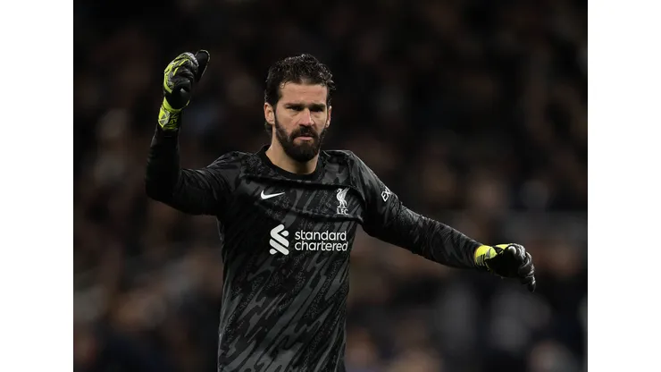 Alisson é peça fundamental no elenco do Liverpool - Foto: Imago