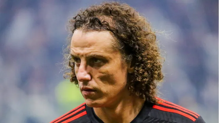 Ex-Flamengo, David Luiz revela frustração em saída do clube.