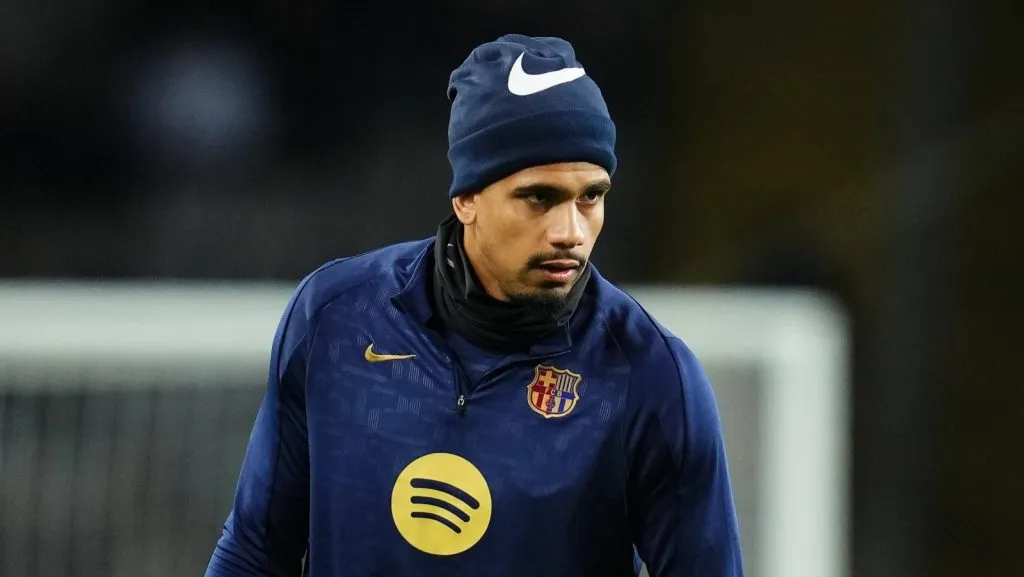 Ronald Araújo no aquecimento (IMAGO / Pressinphoto)