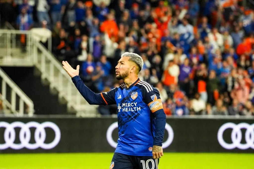 Luciano Acosta se anima com o Corinthians. Foto: Imago