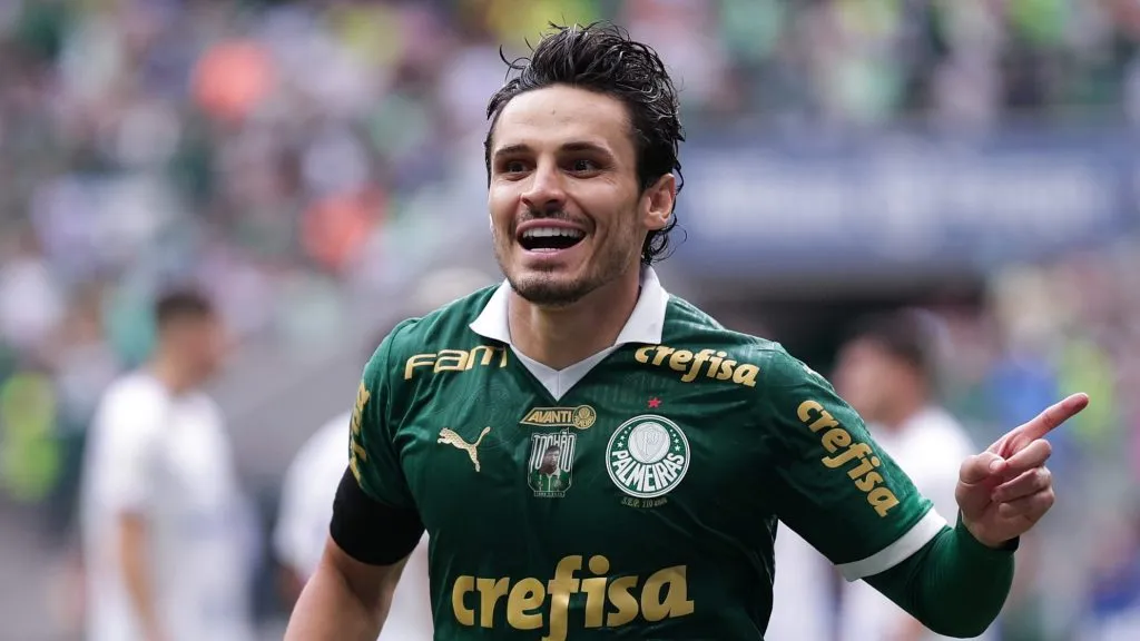 Raphael Veiga em ação pelo Palmeiras.