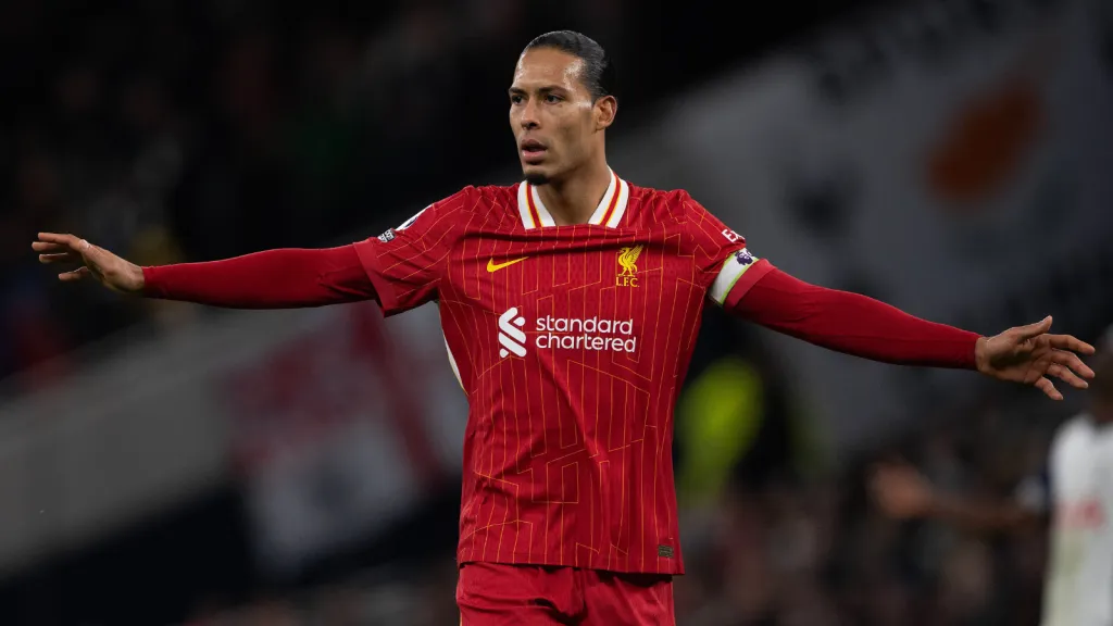 Virgil van Dijk em partida do Liverpool na Premier League (Foto: IMAGO / Visionhaus)