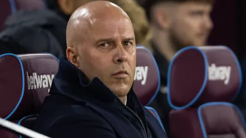 Arne Slot pode ter em seu elenco zagueiro cobiçado da Premier League – Foto: Imago