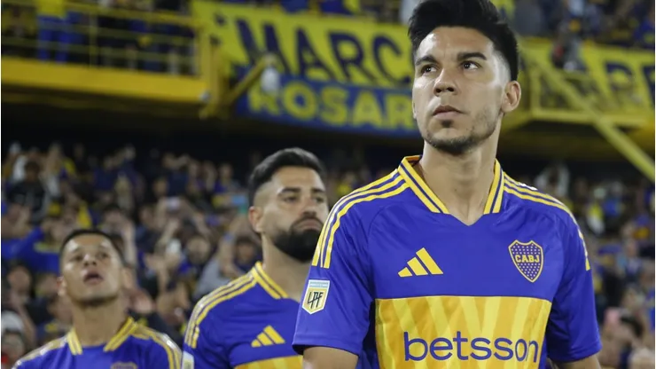 Guillermo Fernández se despediu do Boca Juniors em grande estilo, encerrando sua trajetória no clube com reconhecimento e gratidão. Confirmado como reforço do Fortaleza para 2025, o meio-campista encara um novo capítulo na carreira. (Foto: Daniel Jayo/Getty Images)