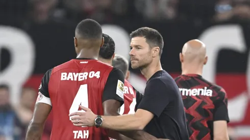 Saída de Tah para o Barcelona faz Xabi Alonso busca nome de destaque.