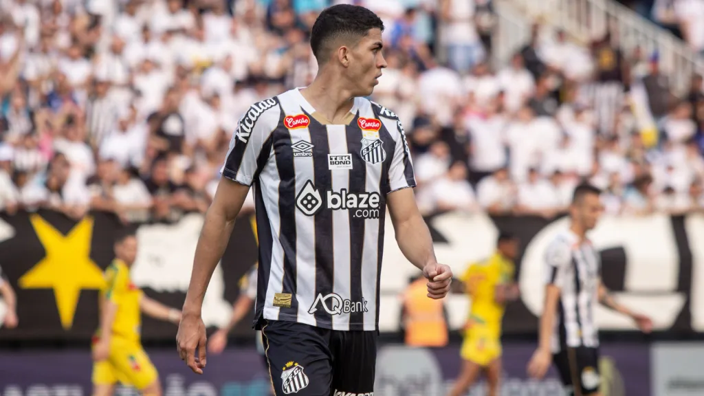 Jair Cunha jogador do Santos durante partida contra o Brusque (foto: Lucas Gabriel Cardoso/AGIF)