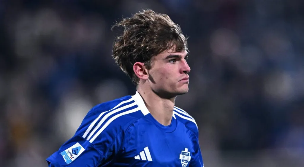 Nico Paz com a camisa do Como (IMAGO / GribaudiImagePhoto)