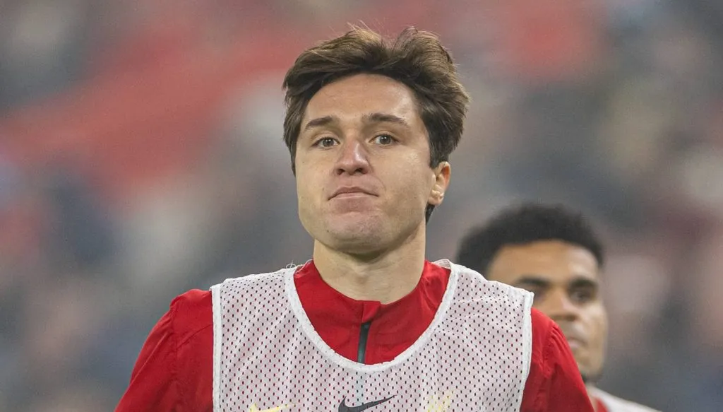 Federico Chiesa se aquecendo (IMAGO / Propaganda Photo)