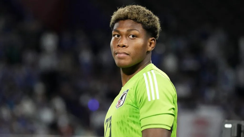 Zion Suzuki, alvo do Manchester United. Foto: Koji Watanabe/Getty Images