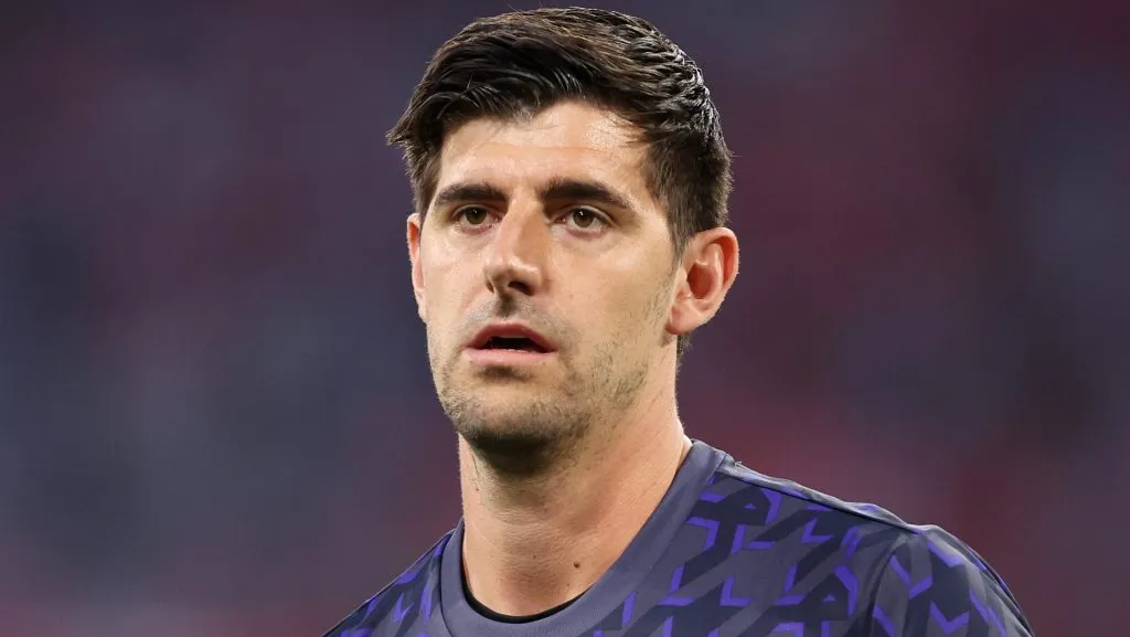 Courtois em campo pelo Real Madrid (Photo by Alex Pantling/Getty Images)