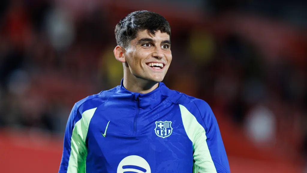 Gerard Martín no aquecimento em partida pelo Barcelona (foto: IMAGO / Maciej Rogowski)