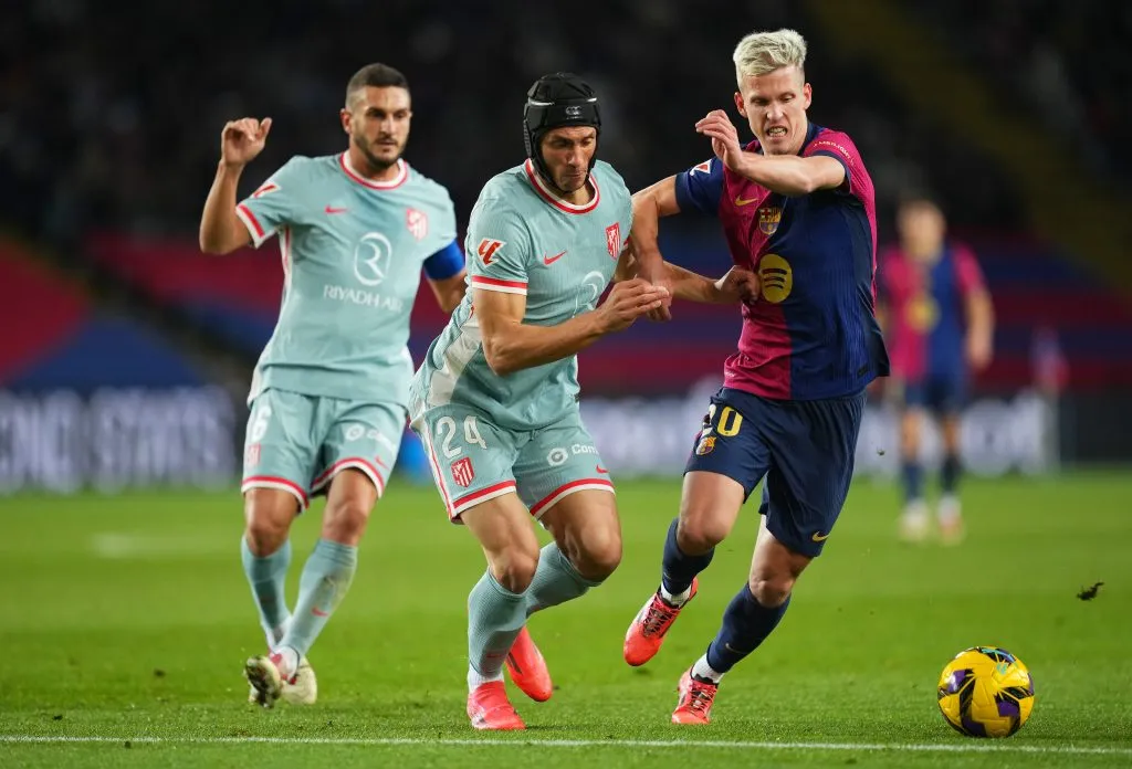 Olmo é alvo do City. (Photo by Alex Caparros/Getty Images)