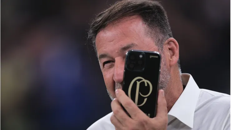 Augusto Melo, presidente do Corinthians tem a prioridade de fechar com 2 reforços nesta janela de transferências, segundo portal. Foto: Ettore Chiereguini/AGIF