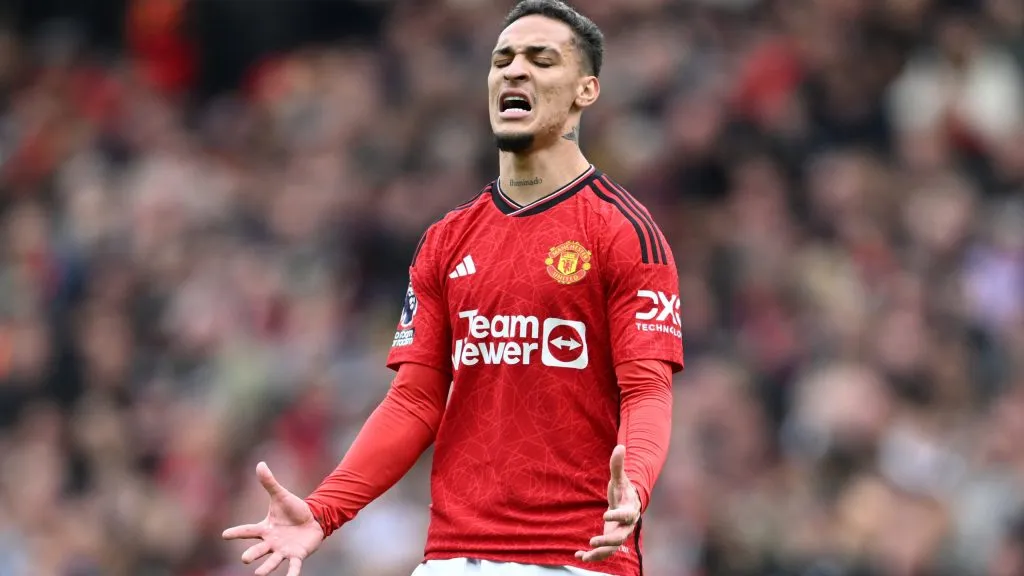 Antony em campo pelo Manchester United