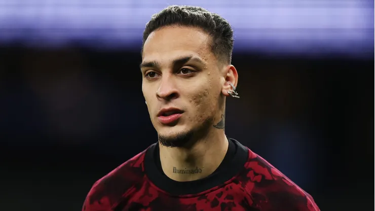 Antony se prepara para deixar o Manchester United e define onde quer jogar. (Photo by Alex Pantling/Getty Images)