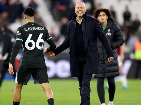 Técnico do Liverpool não garante permanência de Arnold após conversa com o jogador