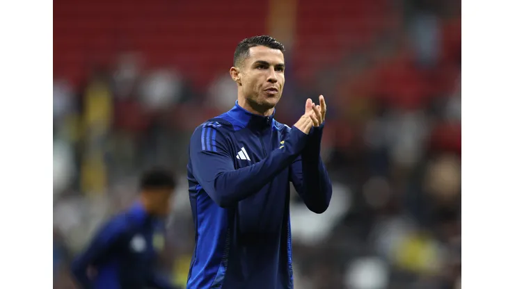Com o contrato atual chegando ao fim em 2025, Cristiano Ronaldo pode estender sua jornada no Al Nassr até os 42 anos. (Photo by Yasser Bakhsh/Getty Images)