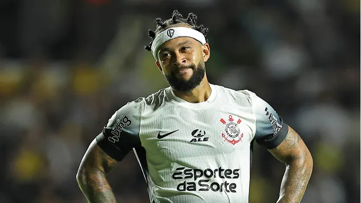 Corinthians teme pela saída Memphis Depay após erro gravíssimo de Augusto Melo nos bastidores. (Photo by Heuler Andrey/Getty Images)