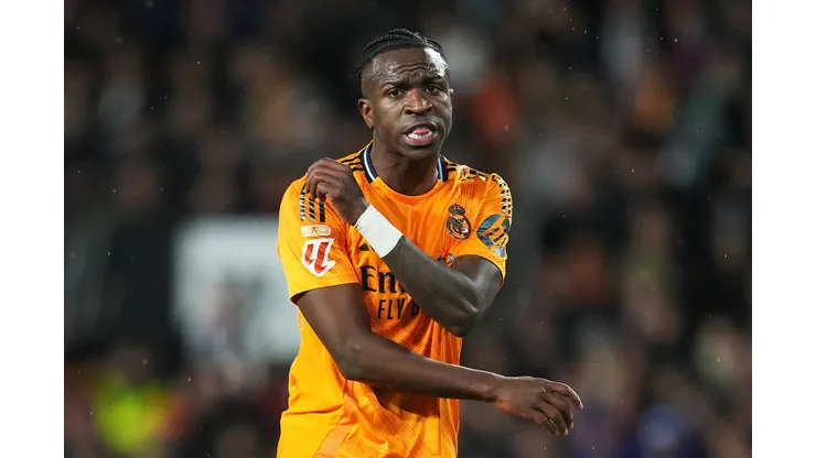 Vini Jr. em campo pelo Real Madrid (Photo by Aitor Alcalde/Getty Images)