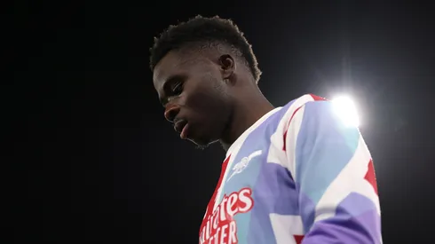 Saka antes de partida pelo Arsenal