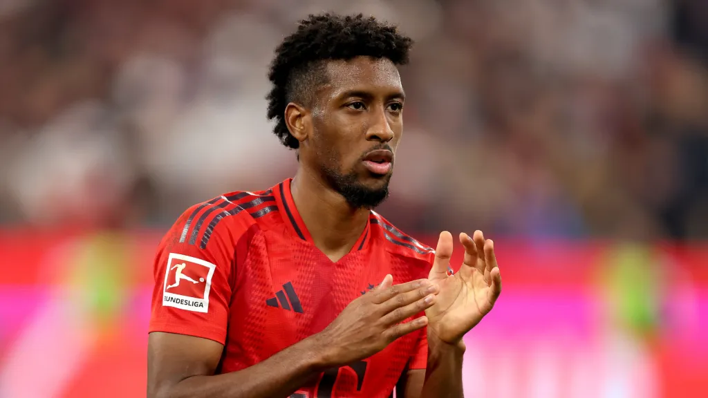 Kingsley Coman em partida pelo Bayern de Munique (Photo by Alexander Hassenstein/Getty Images)