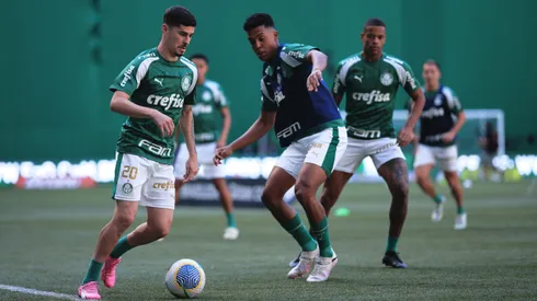 Jogadores do Palmeiras aquecendo. Rômulo interessa ao Vitória. Foto: Ettore Chiereguini/AGIF