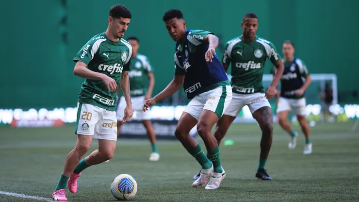 Jogadores do Palmeiras aquecendo. Rômulo interessa ao Vitória. Foto: Ettore Chiereguini/AGIF
