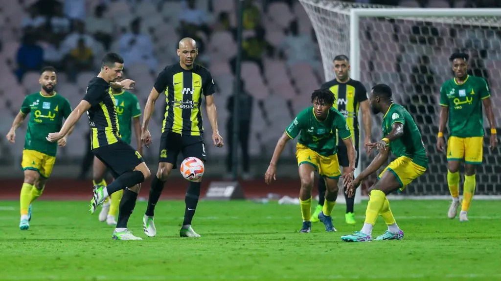 Luiz Felipe jogando pelo Al Ittihad